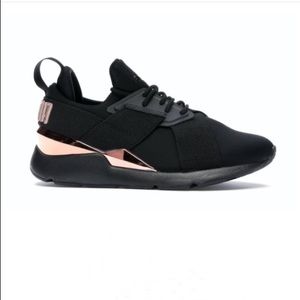 Muse Black and rose gold pumas
